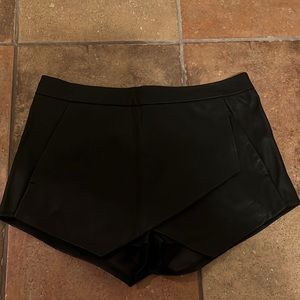 Leather Express Skort!! Size 4.